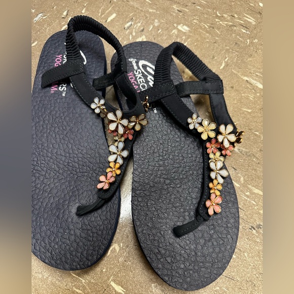 Skechers Cali Meditation Happy Daisies Women's Sandals - size 8 new - Picture 1 of 5